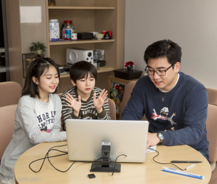 콘텐츠 상세 배경