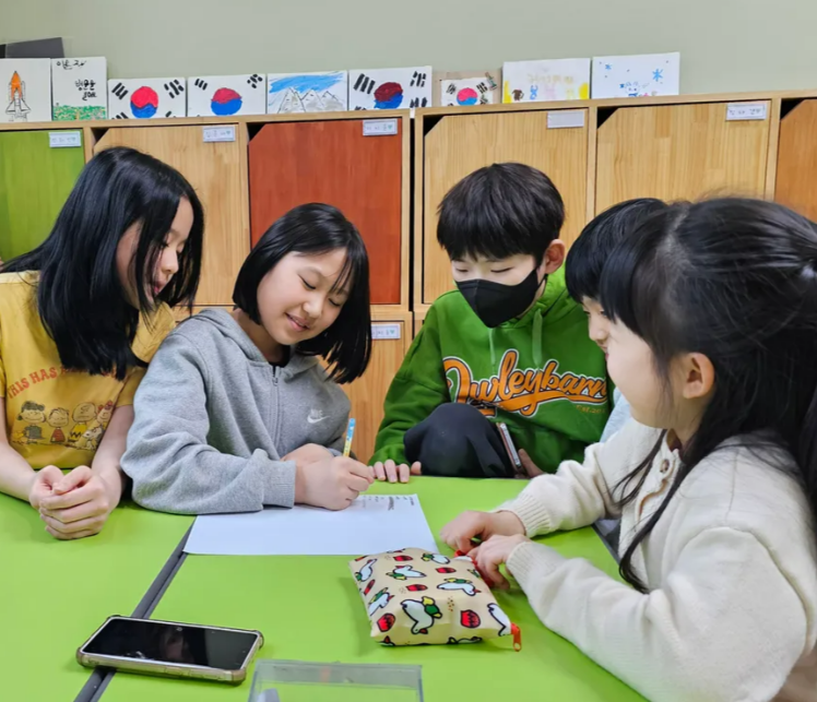 콘텐츠 상세 배경