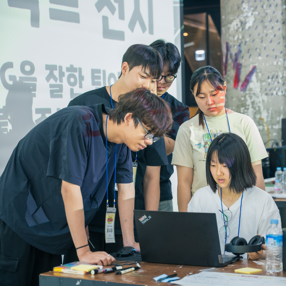 콘텐츠 상세 배경